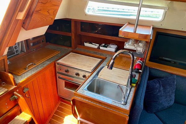 1979 38′ Catalina 38