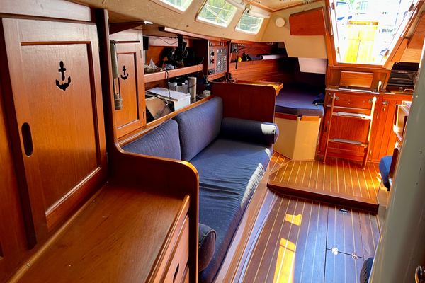 1979 38′ Catalina 38