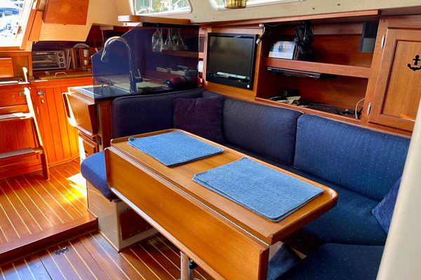 1979 38′ Catalina 38
