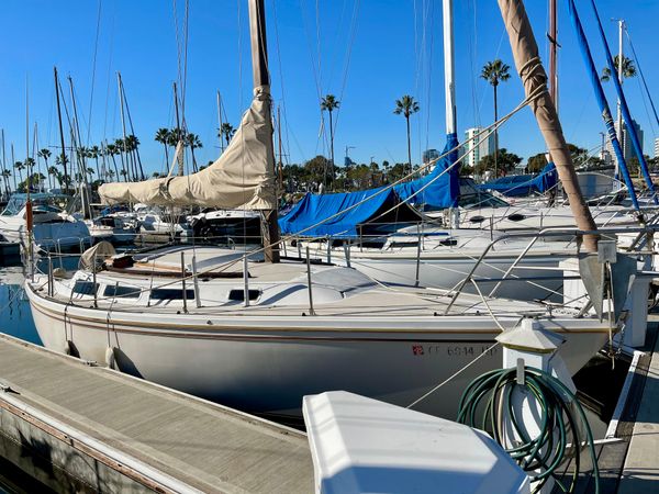 1983 30′ Catalina 30