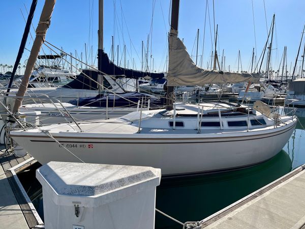 1983 30′ Catalina 30
