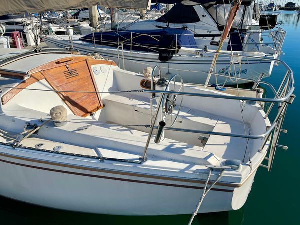 1983 30′ Catalina 30