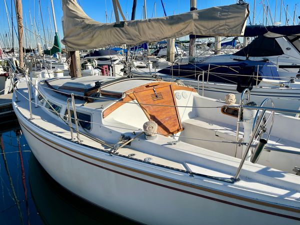 1983 30′ Catalina 30