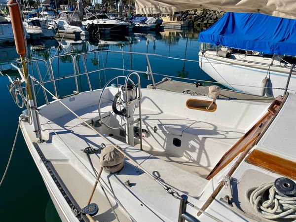 1983 30′ Catalina 30
