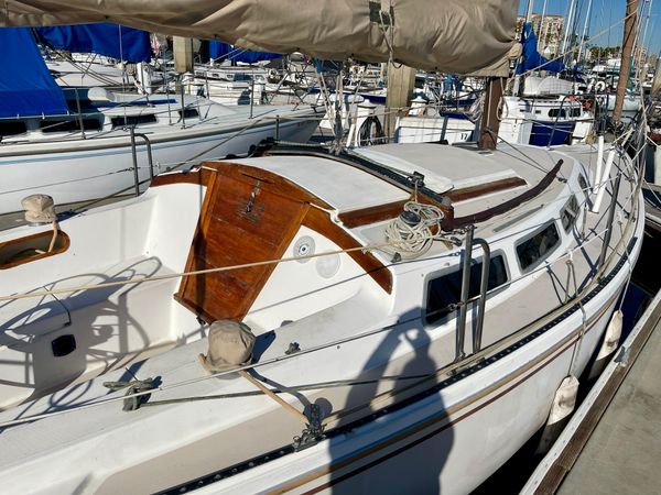 1983 30′ Catalina 30