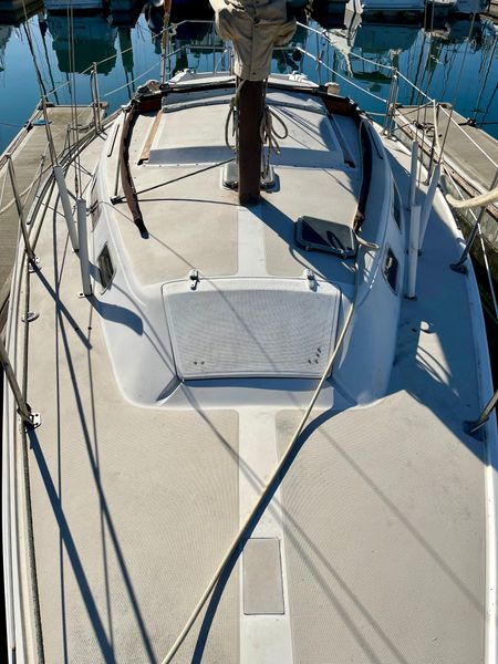 1983 30′ Catalina 30