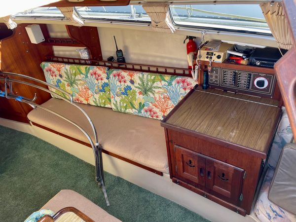 1983 30′ Catalina 30