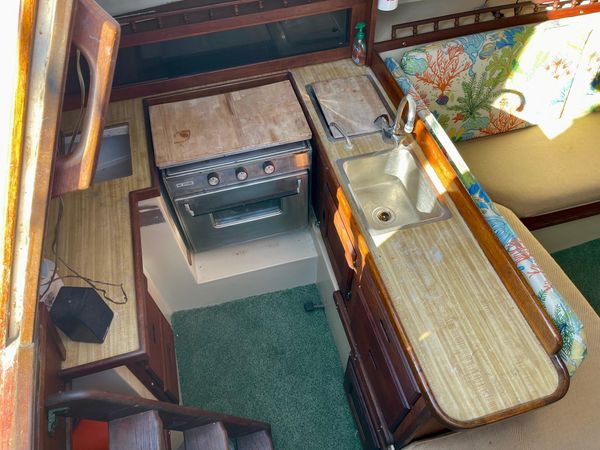 1983 30′ Catalina 30