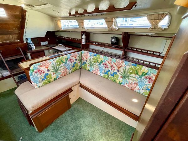 1983 30′ Catalina 30