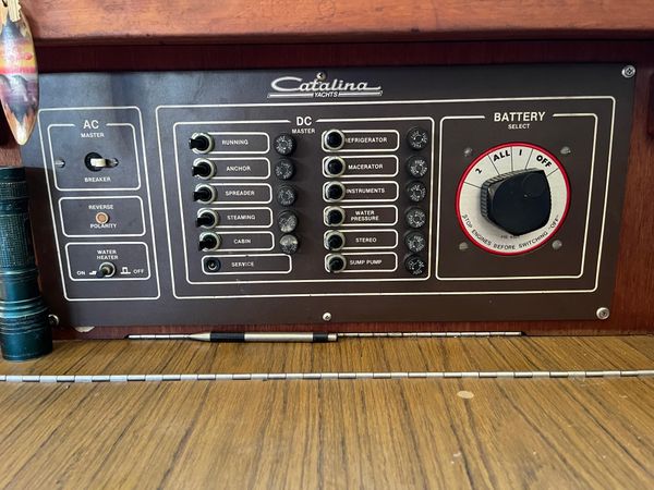 1983 30′ Catalina 30