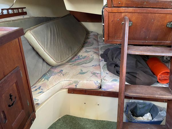 1983 30′ Catalina 30