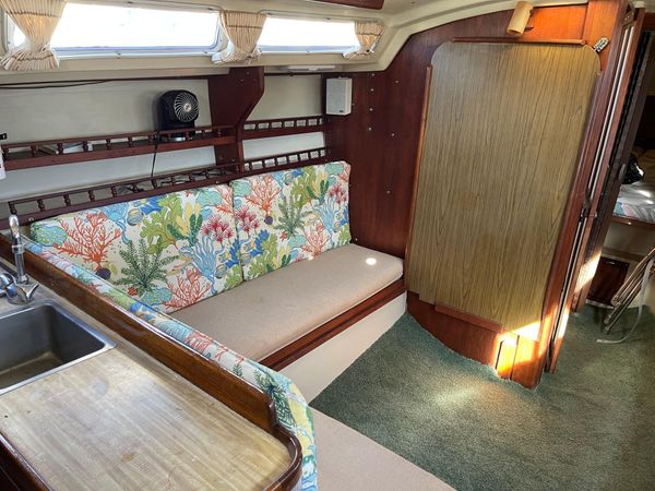 1983 30′ Catalina 30