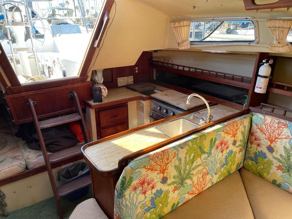 1983 30′ Catalina 30