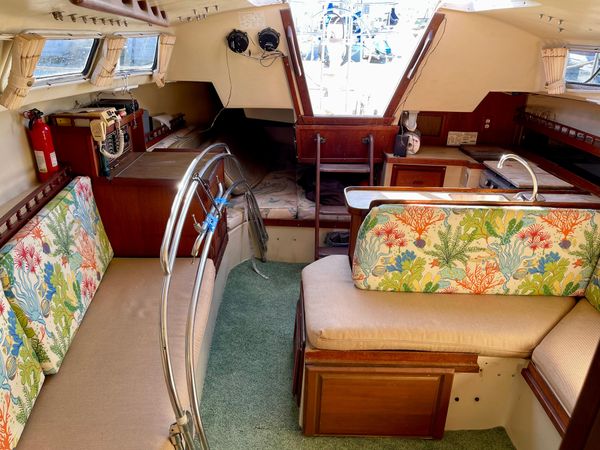 1983 30′ Catalina 30