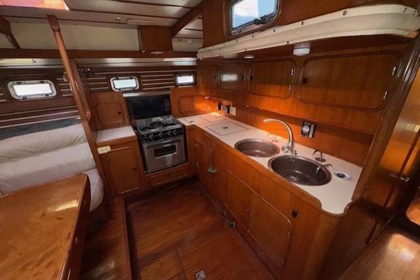 1983 55′ Tayana 55