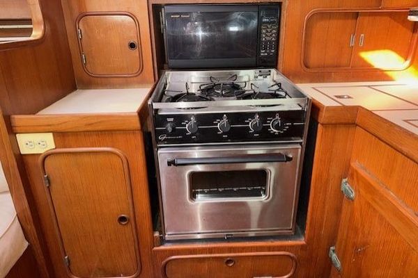 1983 55′ Tayana 55