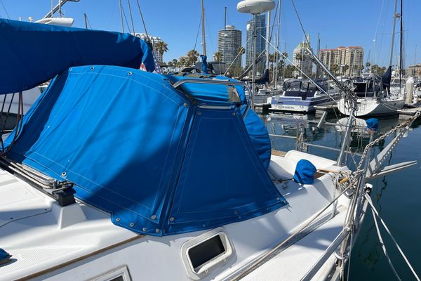 1984 34′ Hunter 34