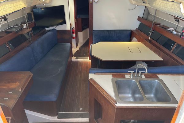 1984 34′ Hunter 34