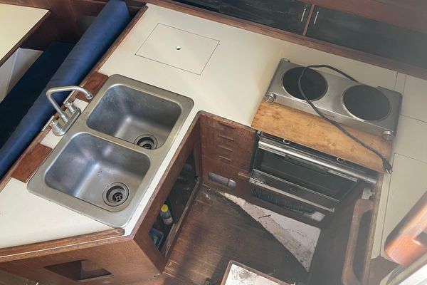 1984 34′ Hunter 34