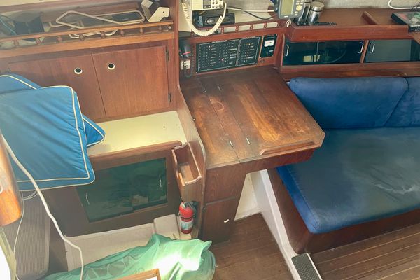 1984 34′ Hunter 34