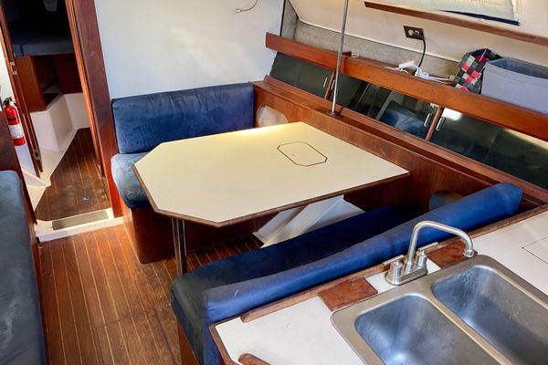 1984 34′ Hunter 34
