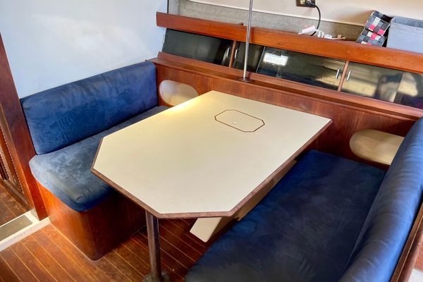 1984 34′ Hunter 34