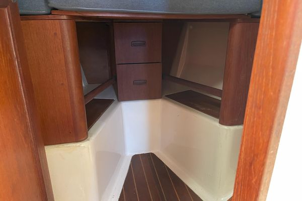 1984 34′ Hunter 34