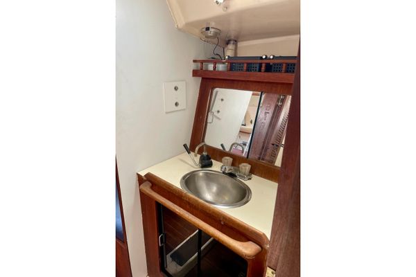 1984 34′ Hunter 34