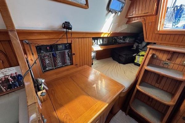 1986 39′ Fairweather Mariner 39