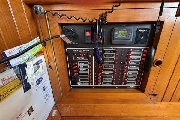 1986 39′ Fairweather Mariner 39