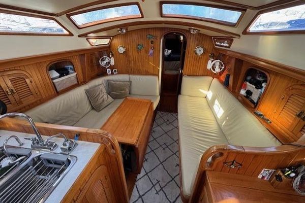 1986 39′ Fairweather Mariner 39