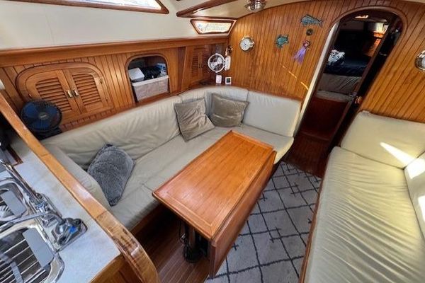 1986 39′ Fairweather Mariner 39