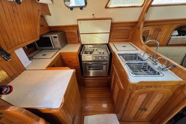 1986 39′ Fairweather Mariner 39