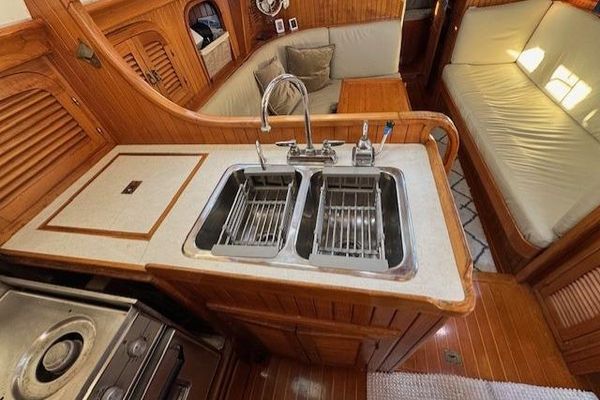 1986 39′ Fairweather Mariner 39