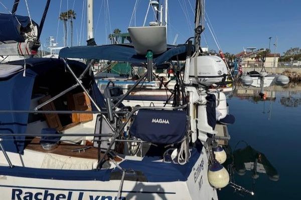 1986 39′ Fairweather Mariner 39
