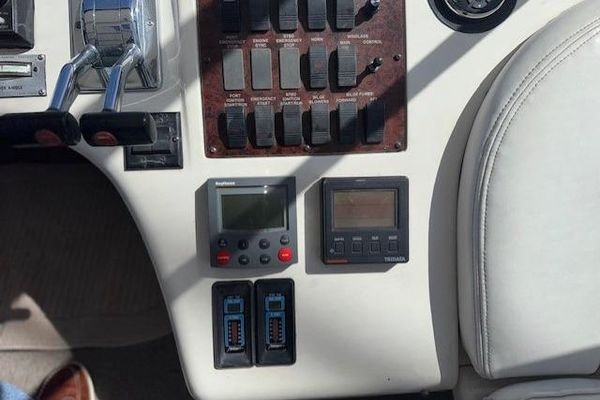 1996 40′ Sea Ray 400 Sedan Bridge