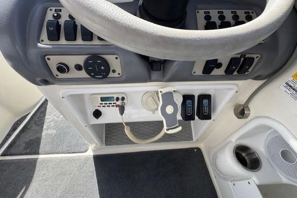 1997 24′ Sea Ray 240 Sundeck