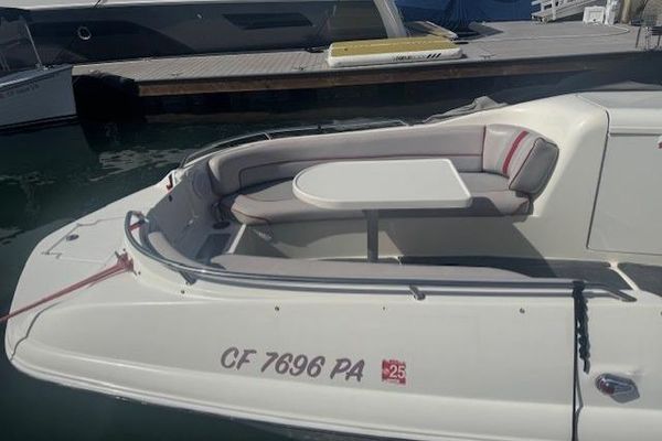 1997 24′ Sea Ray 240 Sundeck
