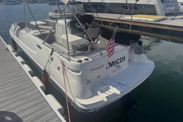 1997 24′ Sea Ray 240 Sundeck