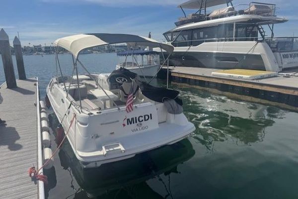 1997 24′ Sea Ray 240 Sundeck