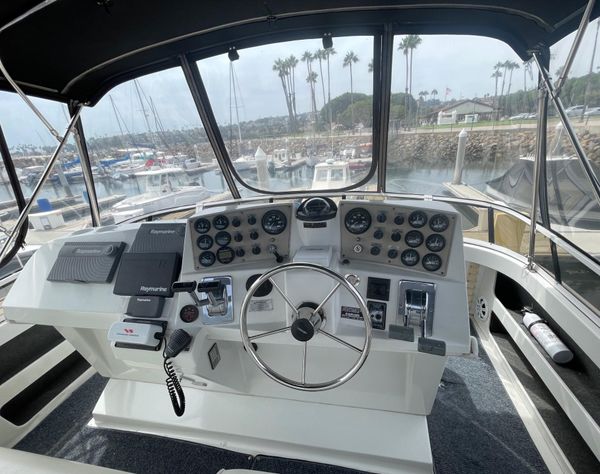 1999 35′ Carver 356 Aft Cabin Motor Yacht