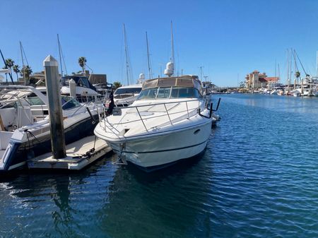 1999 38′ Cruisers Yachts 3870 Esprit