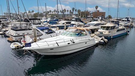 1999 38′ Cruisers Yachts 3870 Esprit