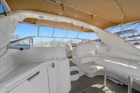 1999 38′ Cruisers Yachts 3870 Esprit