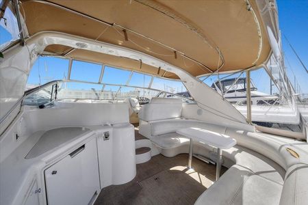 1999 38′ Cruisers Yachts 3870 Esprit