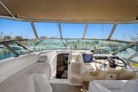 1999 38′ Cruisers Yachts 3870 Esprit