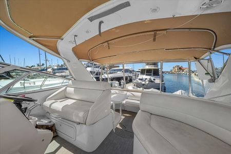 1999 38′ Cruisers Yachts 3870 Esprit