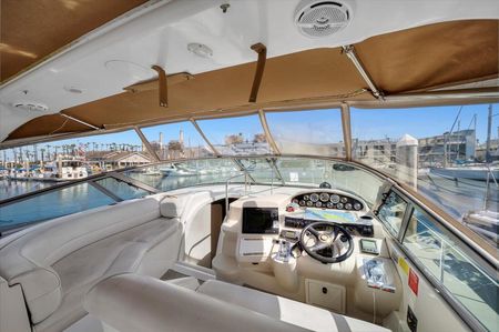 1999 38′ Cruisers Yachts 3870 Esprit