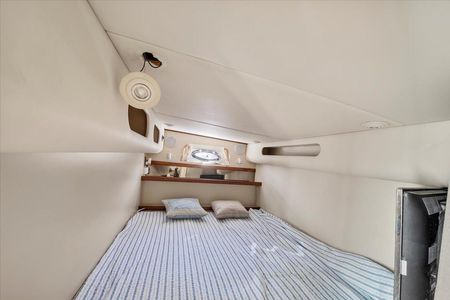 1999 38′ Cruisers Yachts 3870 Esprit