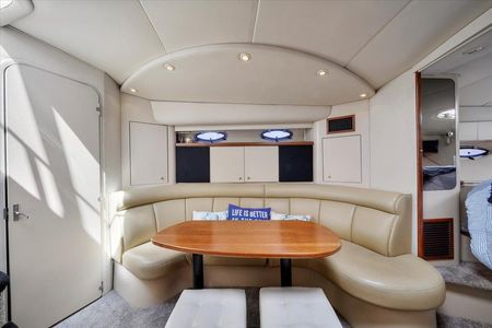 1999 38′ Cruisers Yachts 3870 Esprit